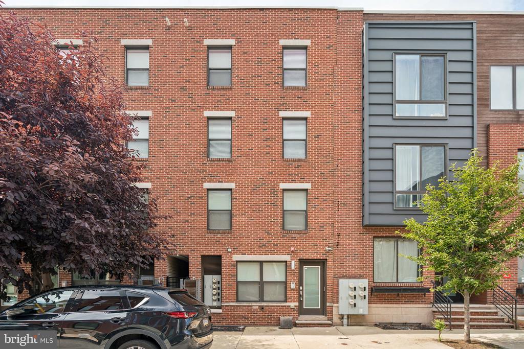 970 N MARSHALL STREET Unit: 7