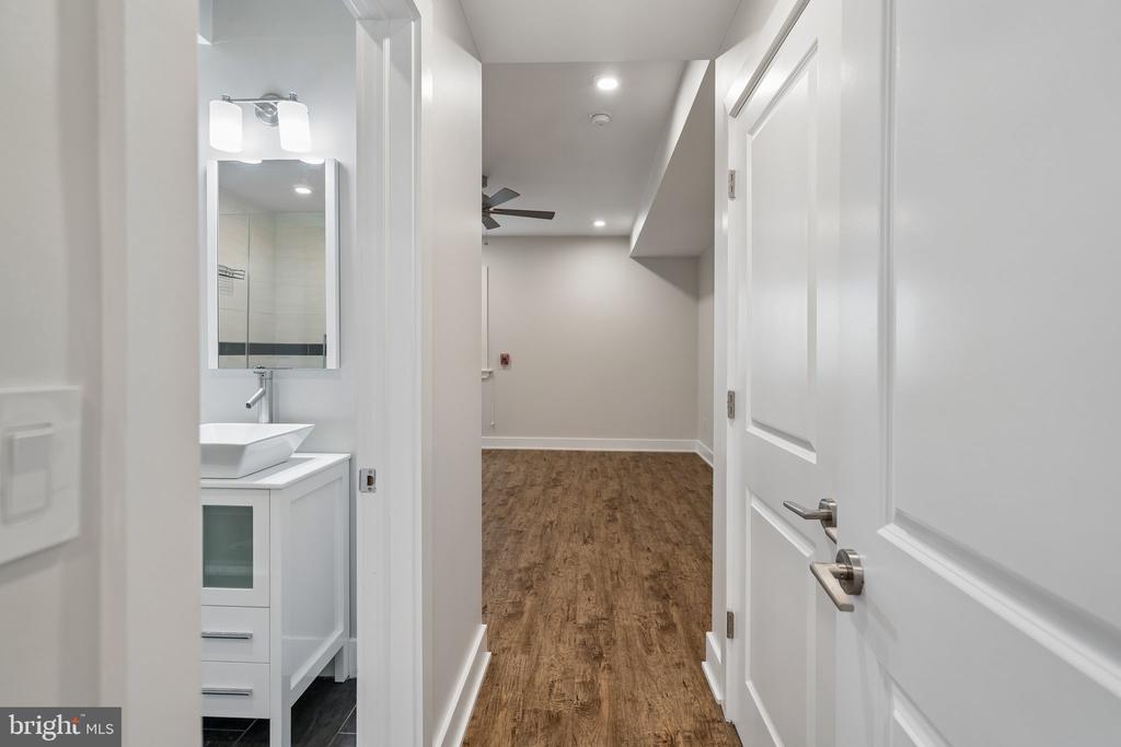 970 N MARSHALL STREET Unit: 7