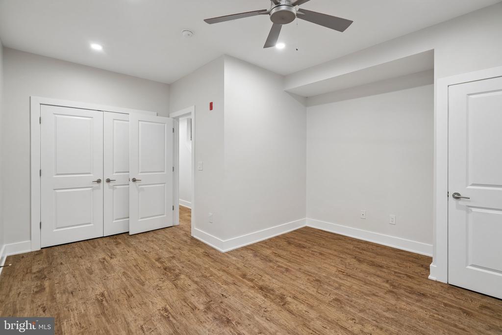970 N MARSHALL STREET Unit: 7