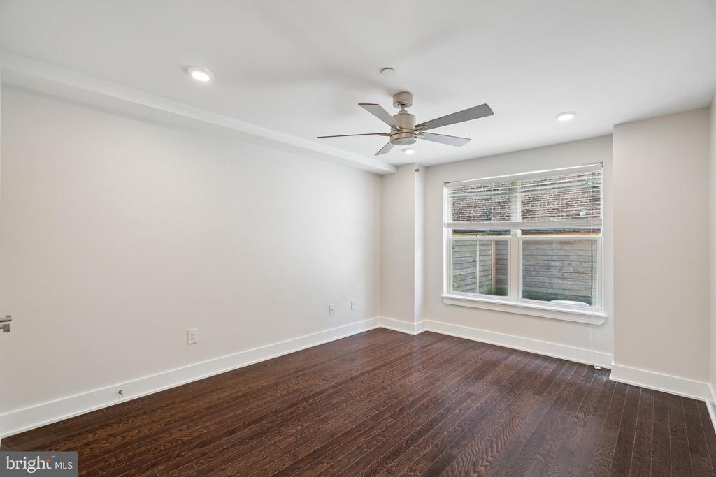 970 N MARSHALL STREET Unit: 7