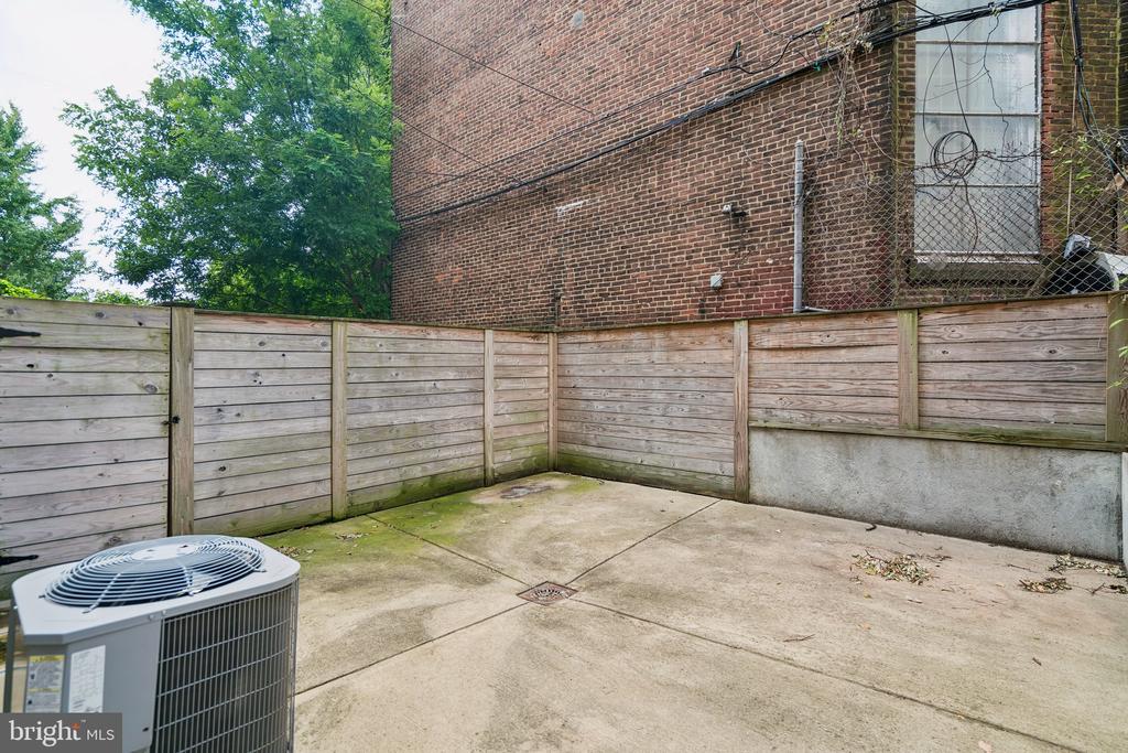 970 N MARSHALL STREET Unit: 7