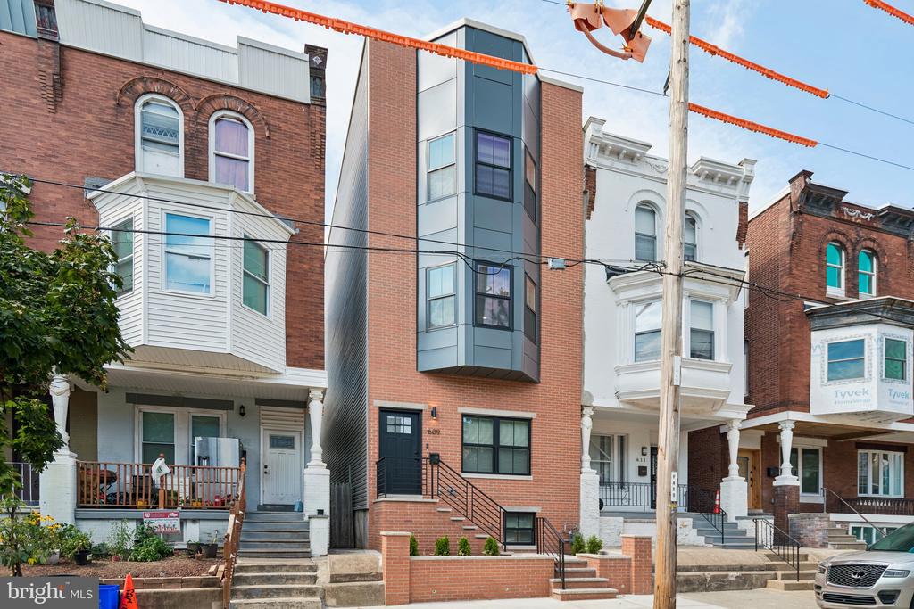 609 E LOCUST AVENUE