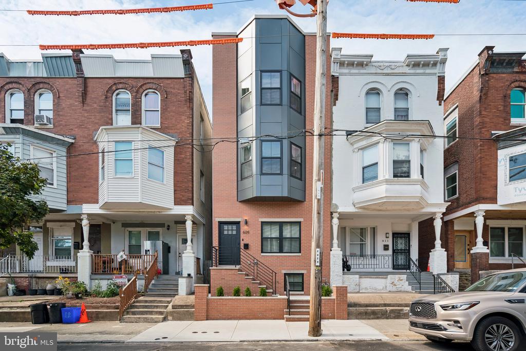 609 E LOCUST AVENUE