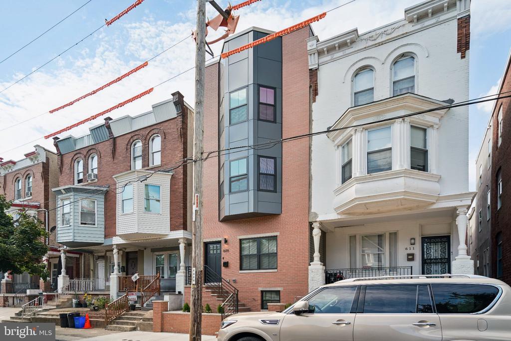 609 E LOCUST AVENUE