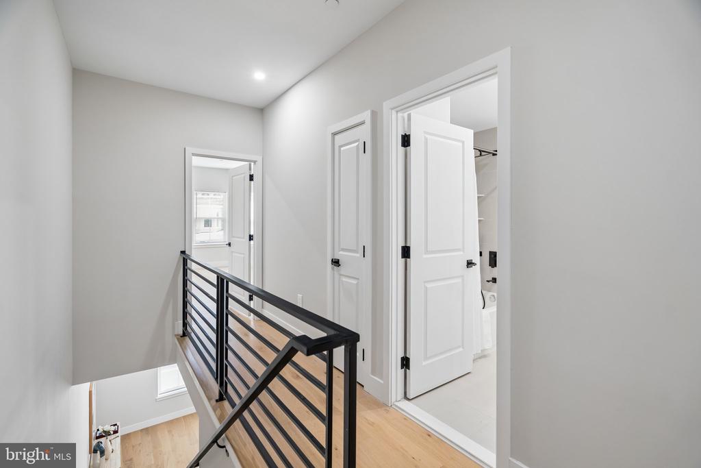 609 E LOCUST AVENUE