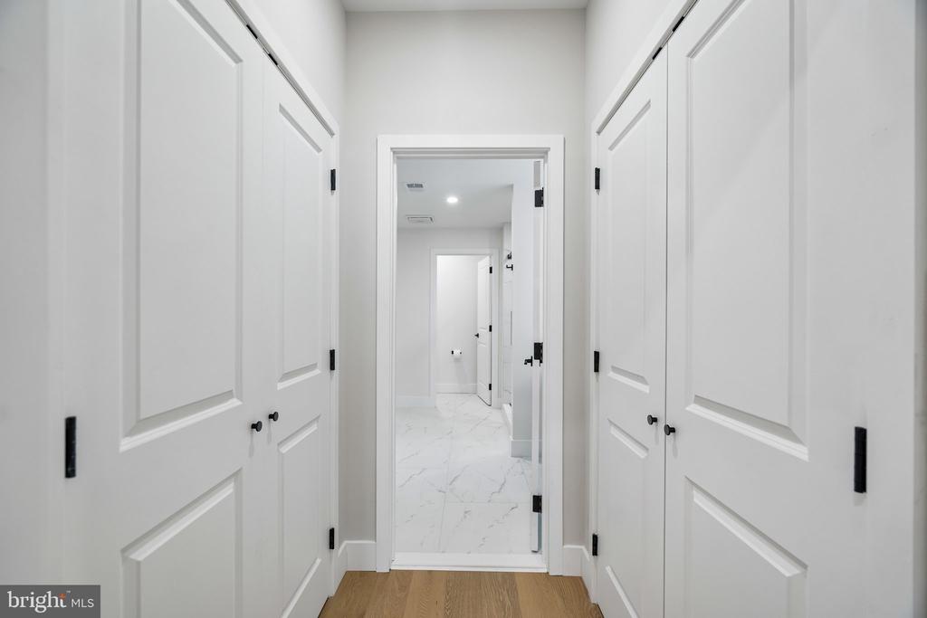 609 E LOCUST AVENUE