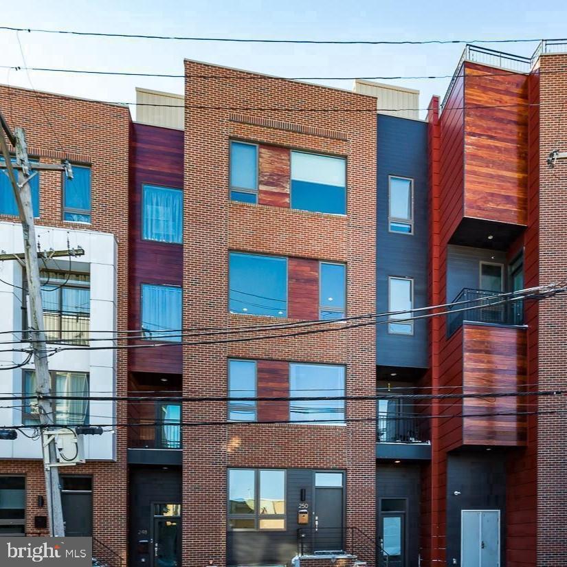 250 POPLAR STREET