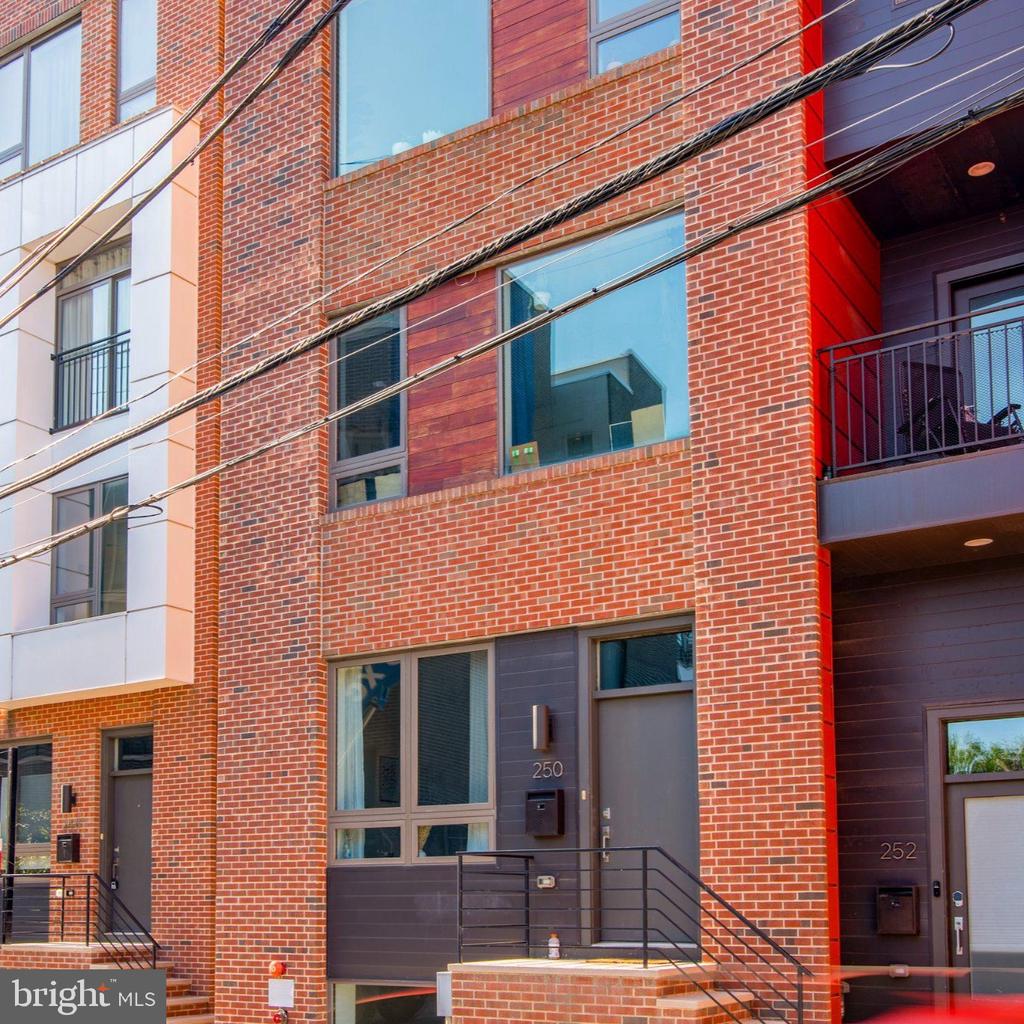 250 POPLAR STREET