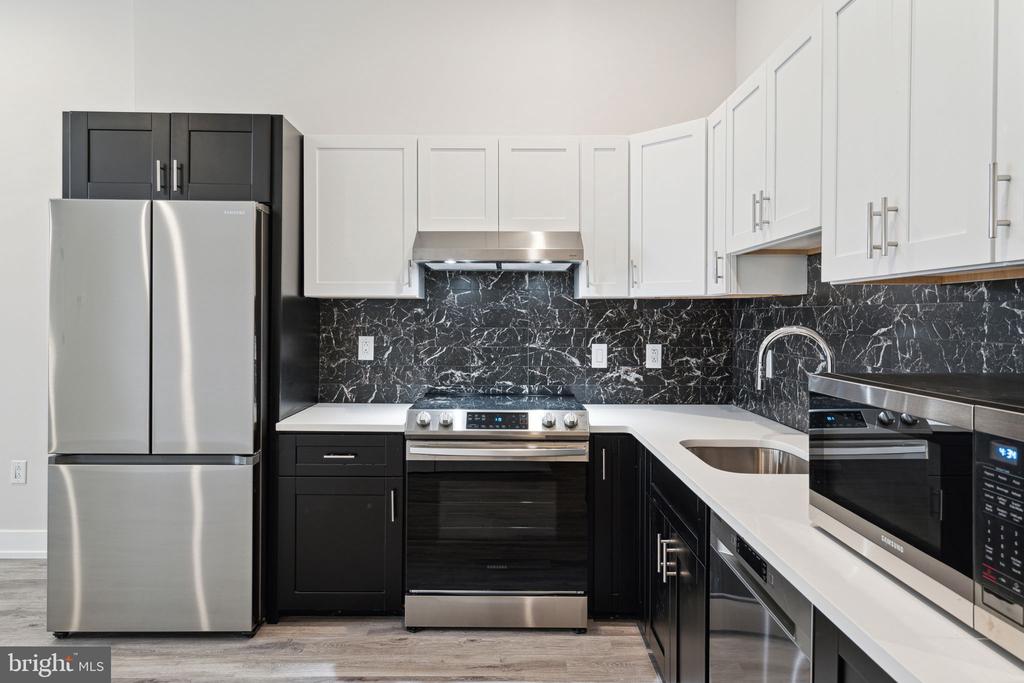 6144 GERMANTOWN AVENUE Unit: D09