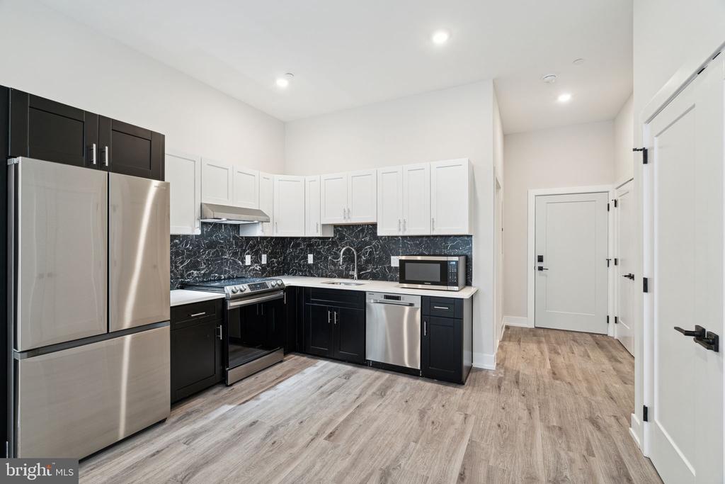 6144 GERMANTOWN AVENUE Unit: D09