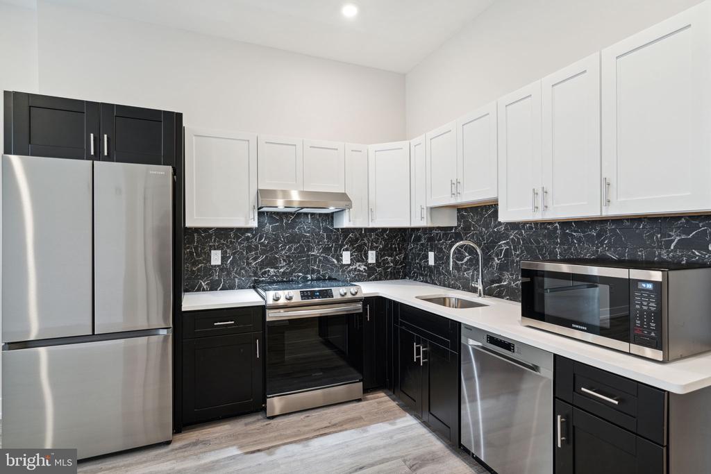 6144 GERMANTOWN AVENUE Unit: D09