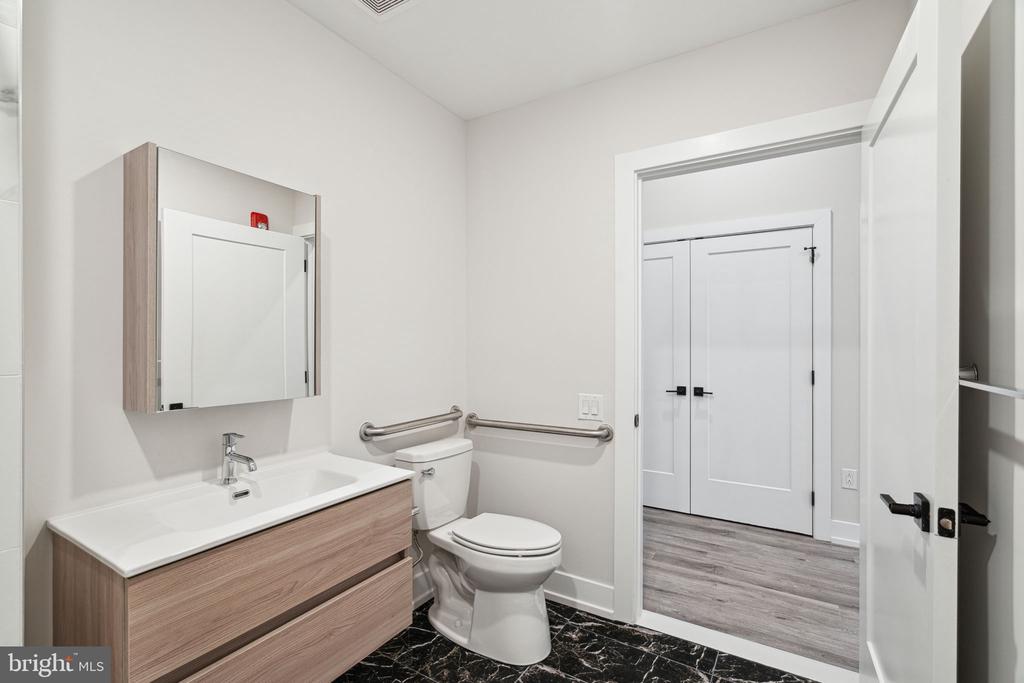 6144 GERMANTOWN AVENUE Unit: D09