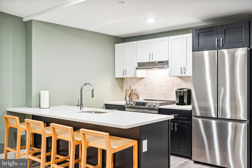 6144 GERMANTOWN AVENUE Unit: C03