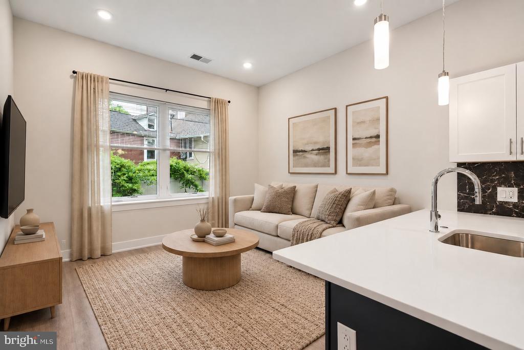 6144 GERMANTOWN AVENUE Unit: C03