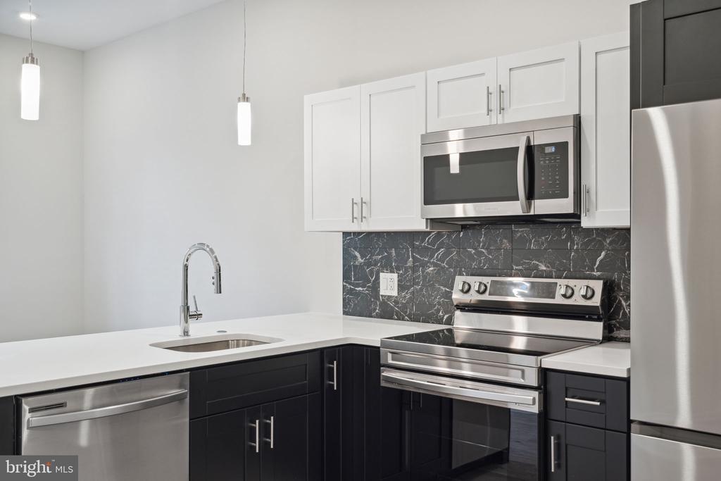 6144 GERMANTOWN AVENUE Unit: C03