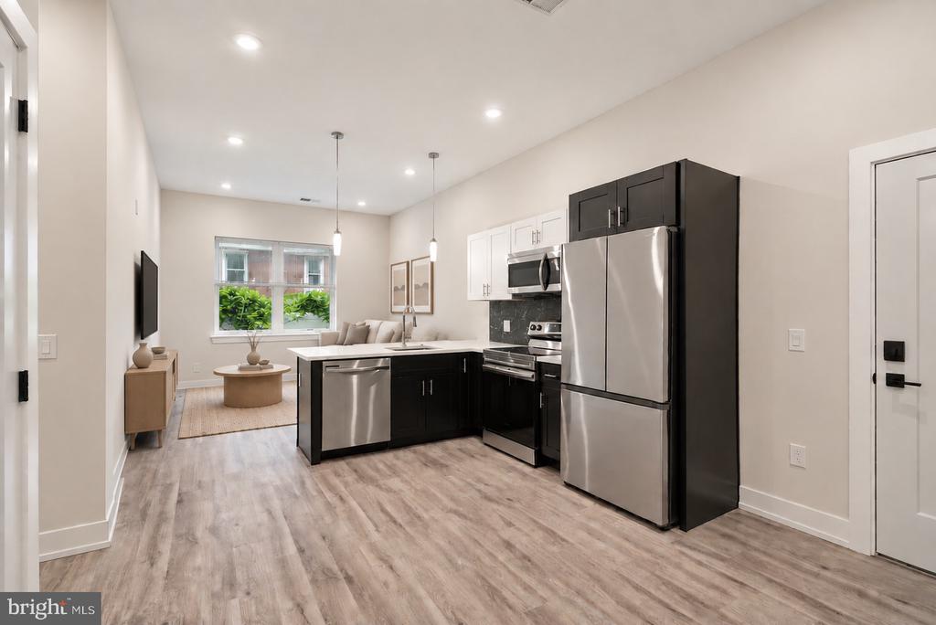 6144 GERMANTOWN AVENUE Unit: C03