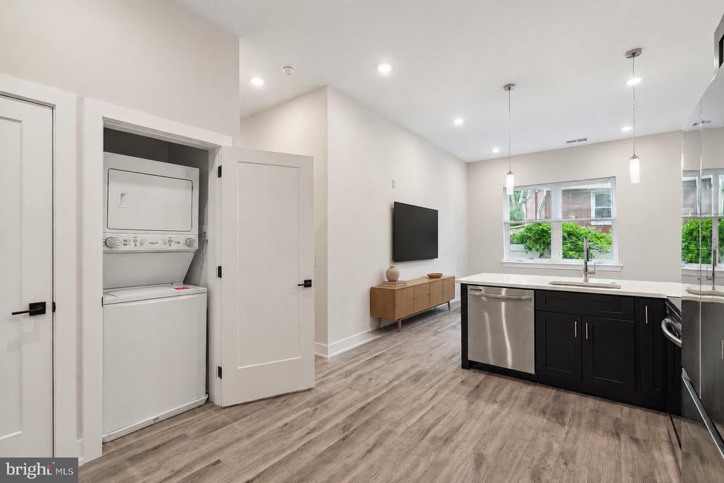 6144 GERMANTOWN AVENUE Unit: C03