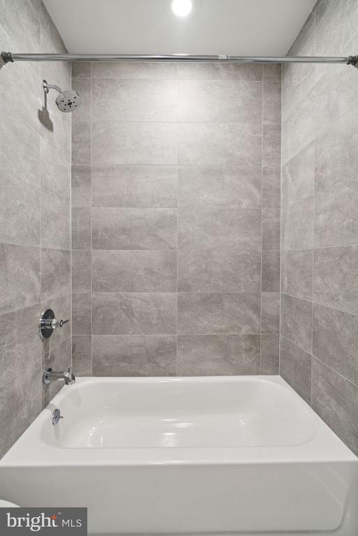 6144 GERMANTOWN AVENUE Unit: C03