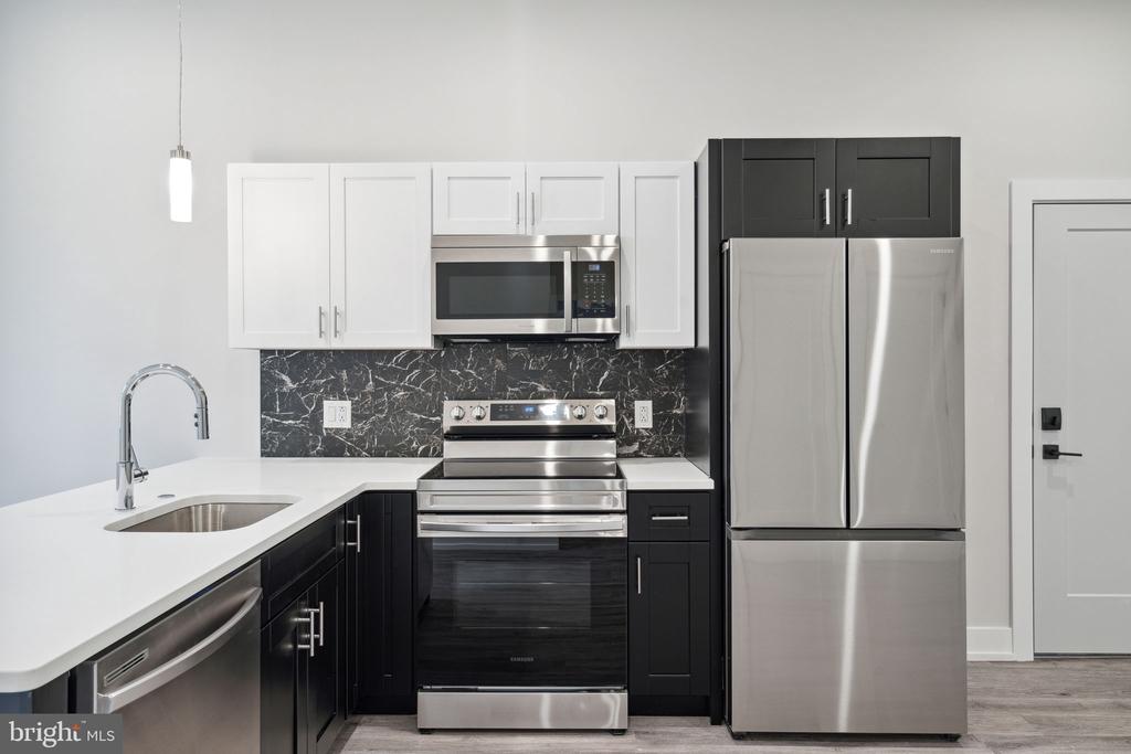 6144 GERMANTOWN AVENUE Unit: C03