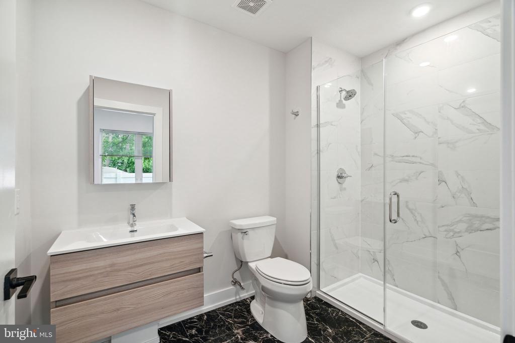6144 GERMANTOWN AVENUE Unit: C03