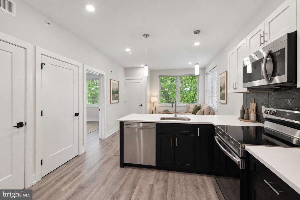 6144 GERMANTOWN AVENUE Unit: C11