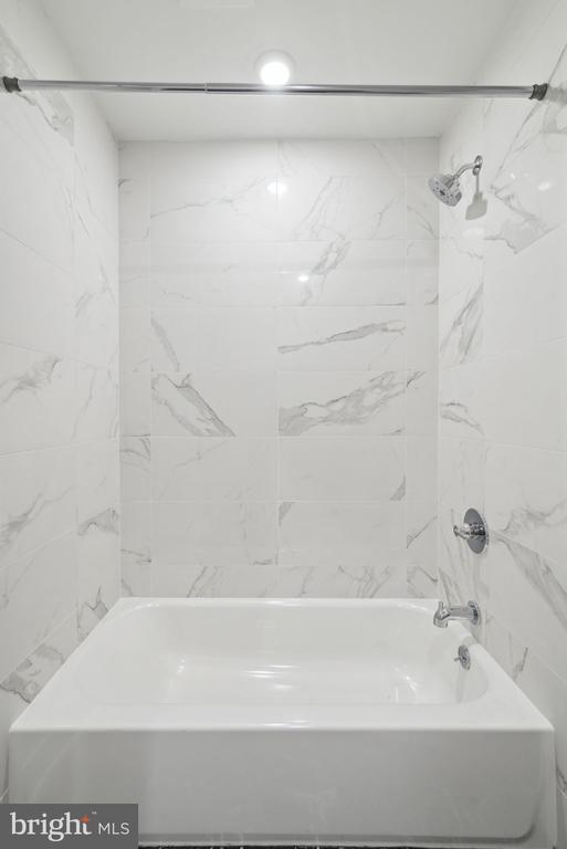 6144 GERMANTOWN AVENUE Unit: C11