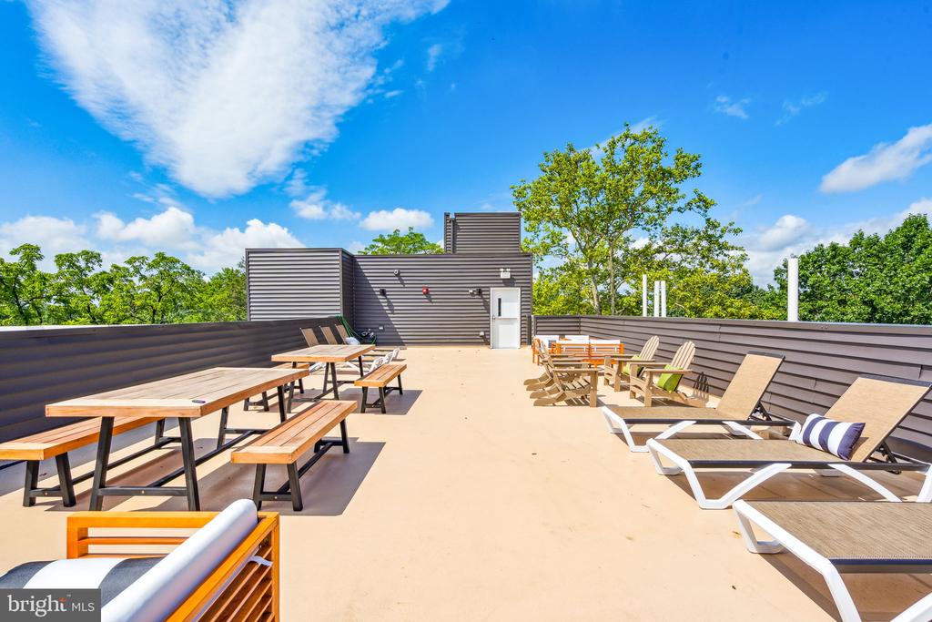 6144 GERMANTOWN AVENUE Unit: C11