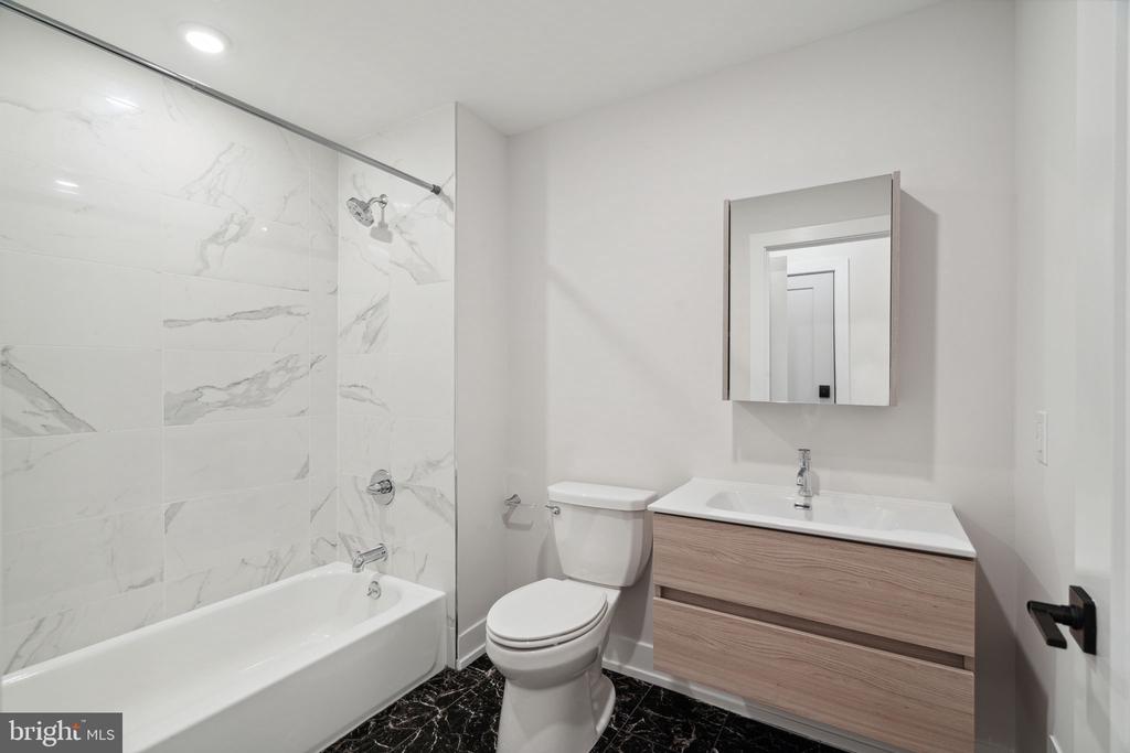 6144 GERMANTOWN AVENUE Unit: C11