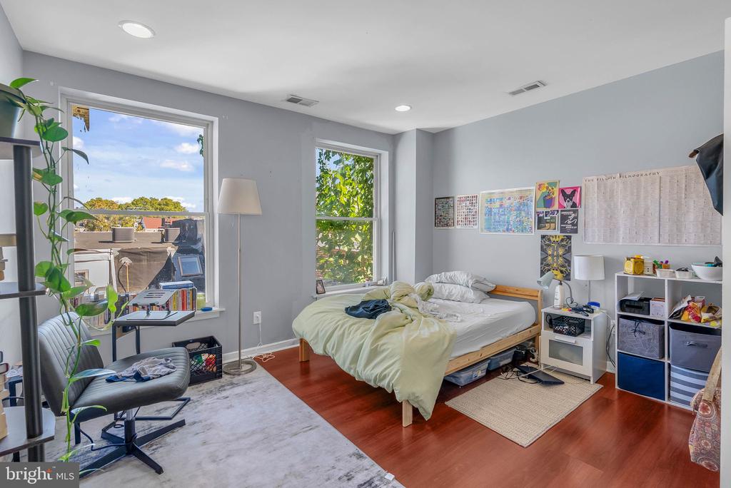 607 E PASSYUNK AVENUE