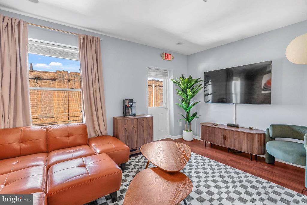 607 E PASSYUNK AVENUE