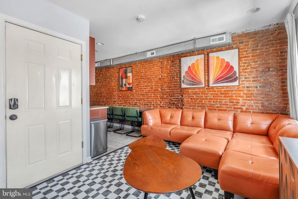 607 E PASSYUNK AVENUE