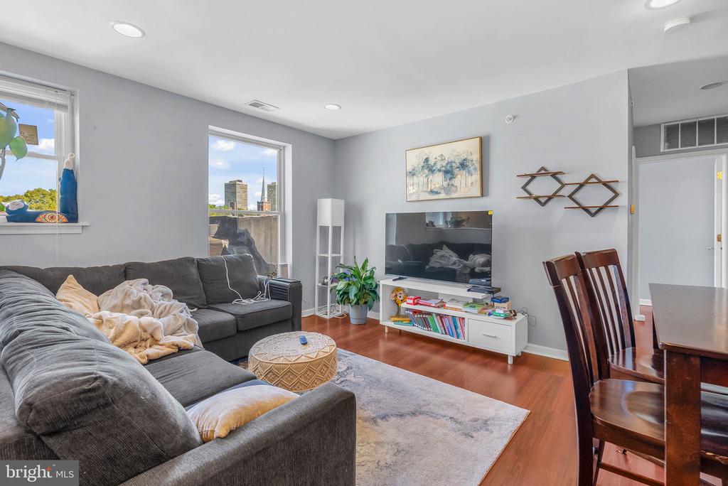 607 E PASSYUNK AVENUE