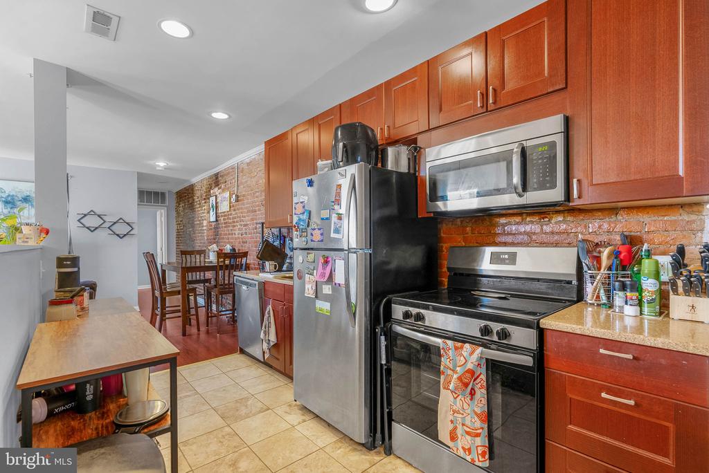 607 E PASSYUNK AVENUE