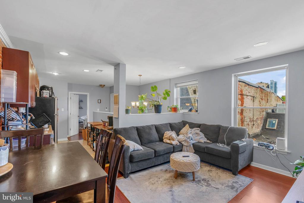 607 E PASSYUNK AVENUE