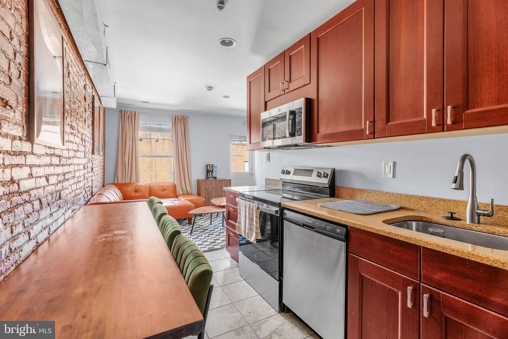 607 E PASSYUNK AVENUE