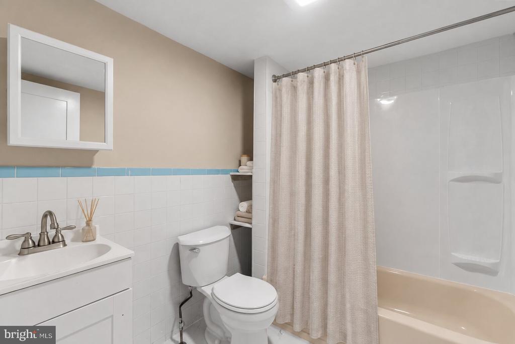 2319 WALNUT STREET Unit: 2