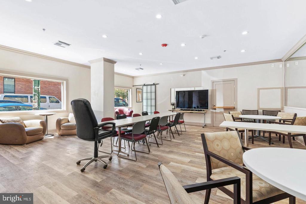 1537 S 6TH STREET