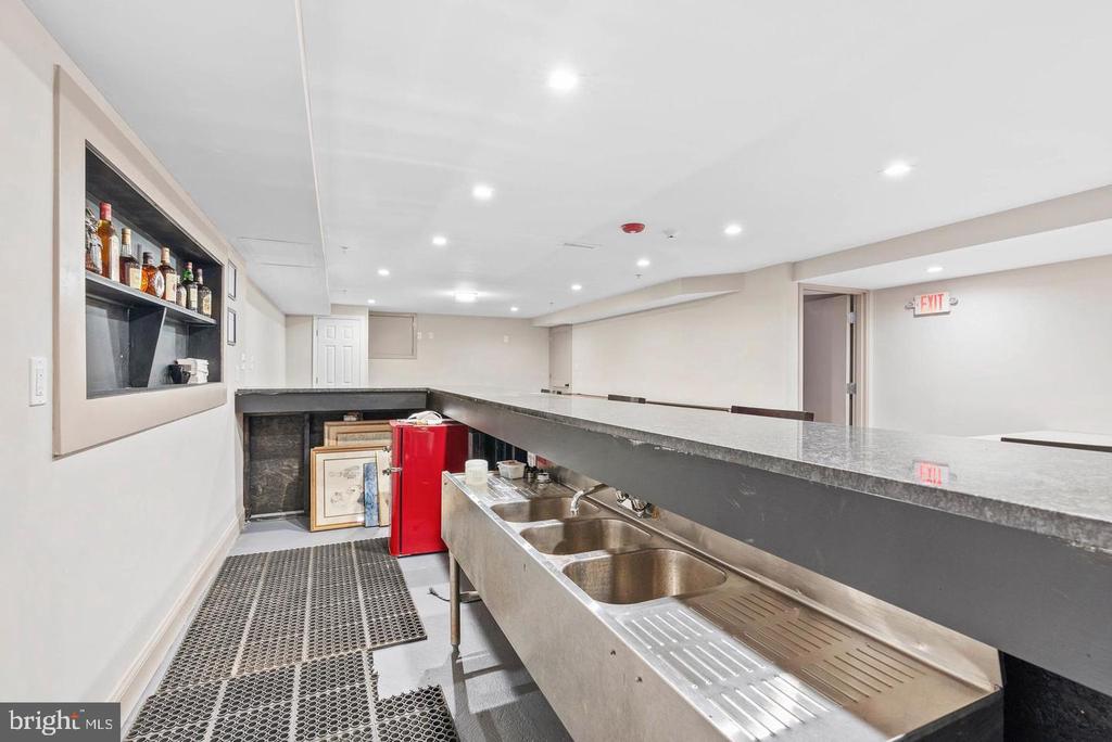 1537 S 6TH STREET