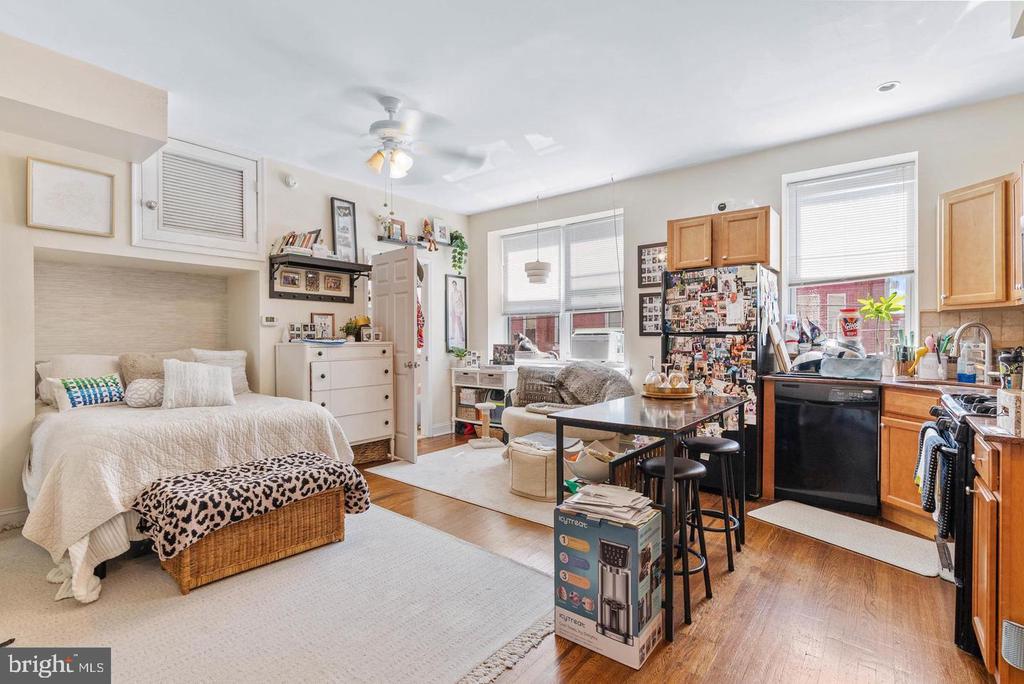 1537 S 6TH STREET