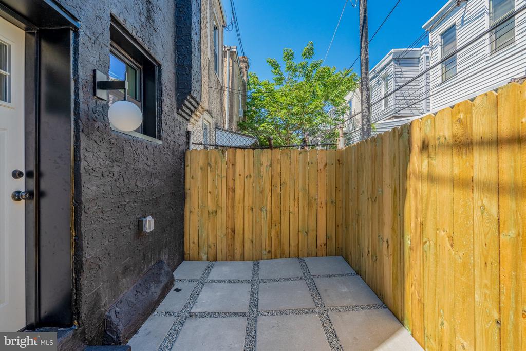 1405 N CORLIES STREET