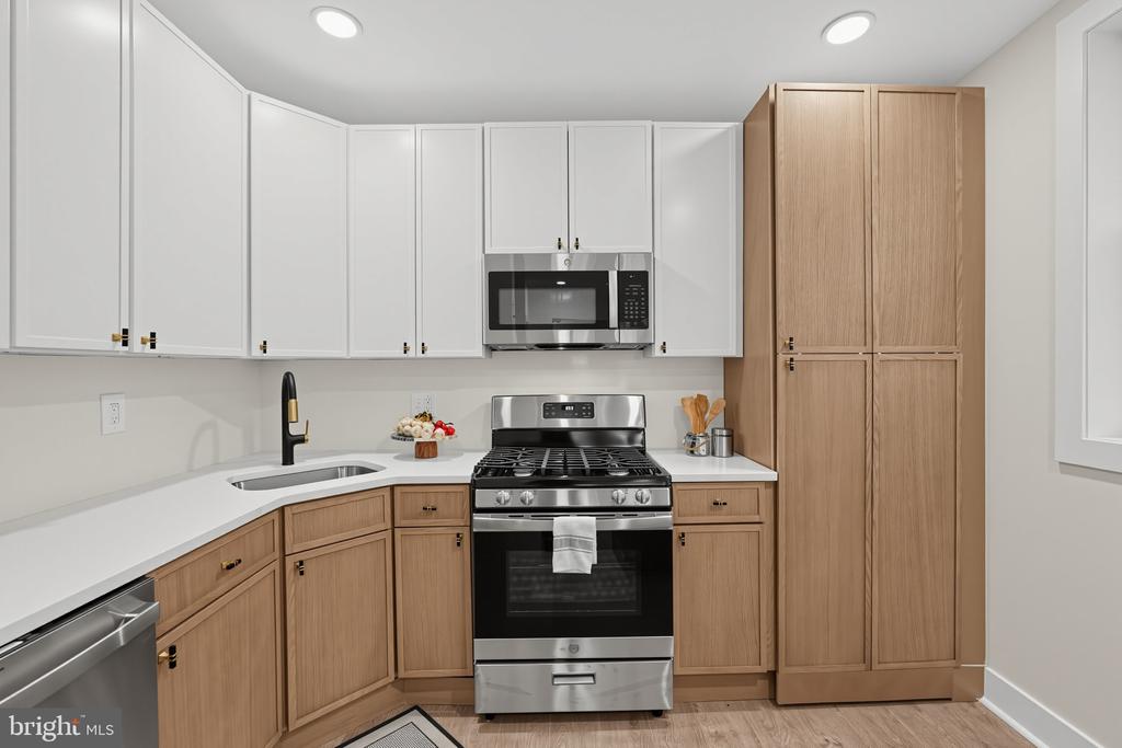 248 S SAINT BERNARD STREET