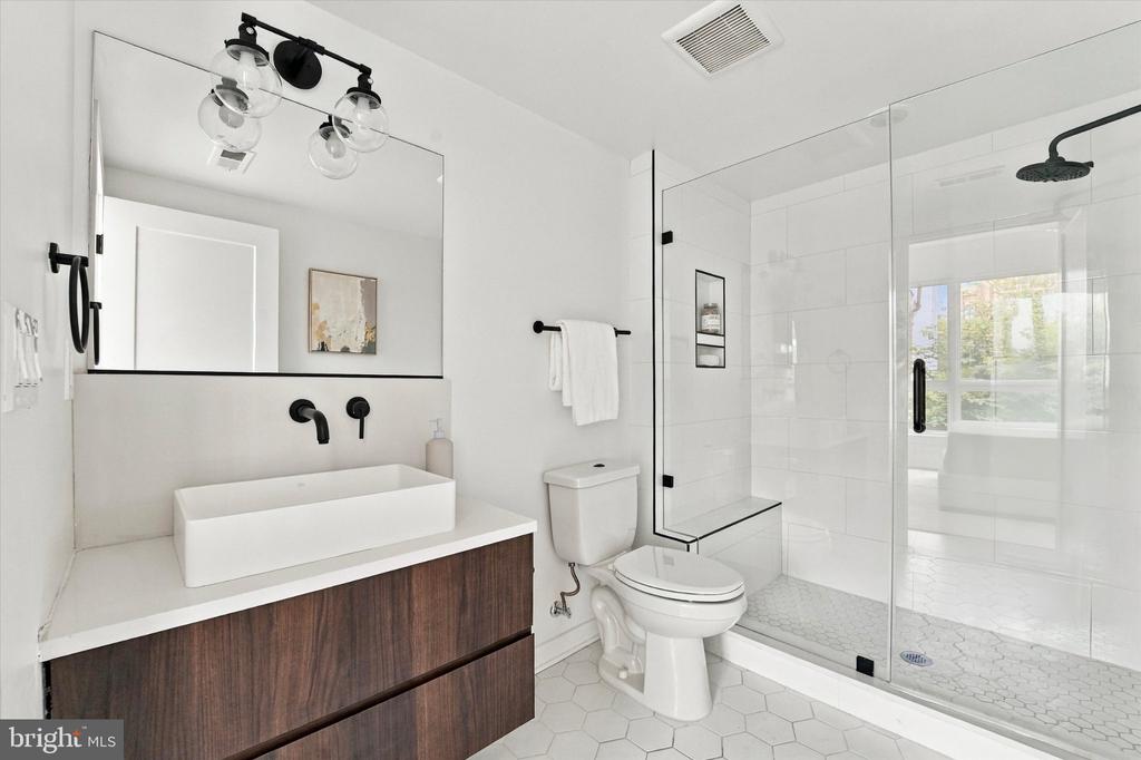 1723 FRANCIS STREET Unit: 2C