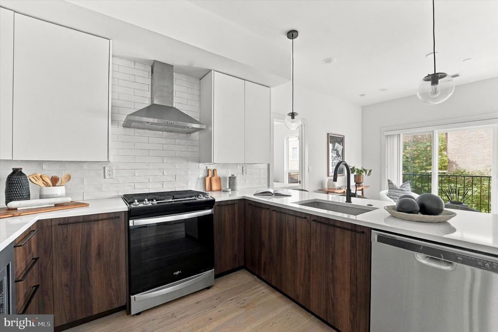 1723 FRANCIS STREET Unit: 2C