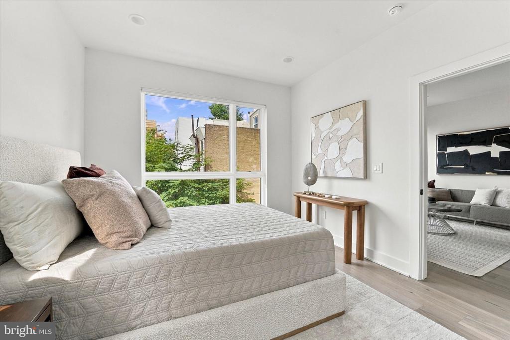 1723 FRANCIS STREET Unit: 2C