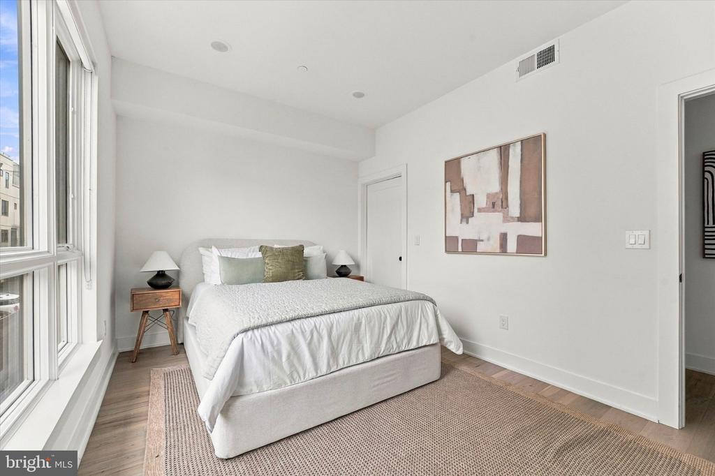 1723 FRANCIS STREET Unit: 2C