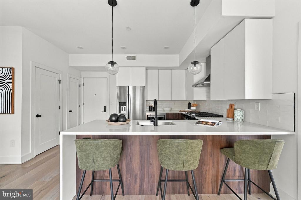 1723 FRANCIS STREET Unit: 2C