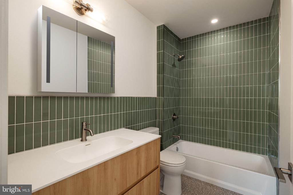 2976 RICHMOND STREET Unit: 2 BED