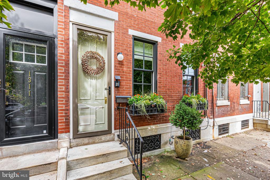 1309 CHRISTIAN STREET