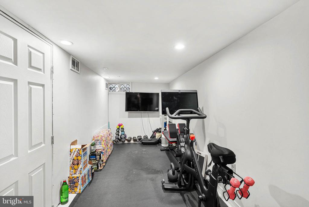 1309 CHRISTIAN STREET