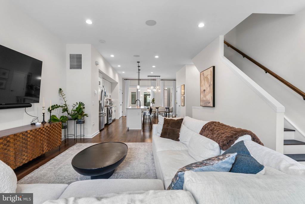 3104 PIERVIEW LANE